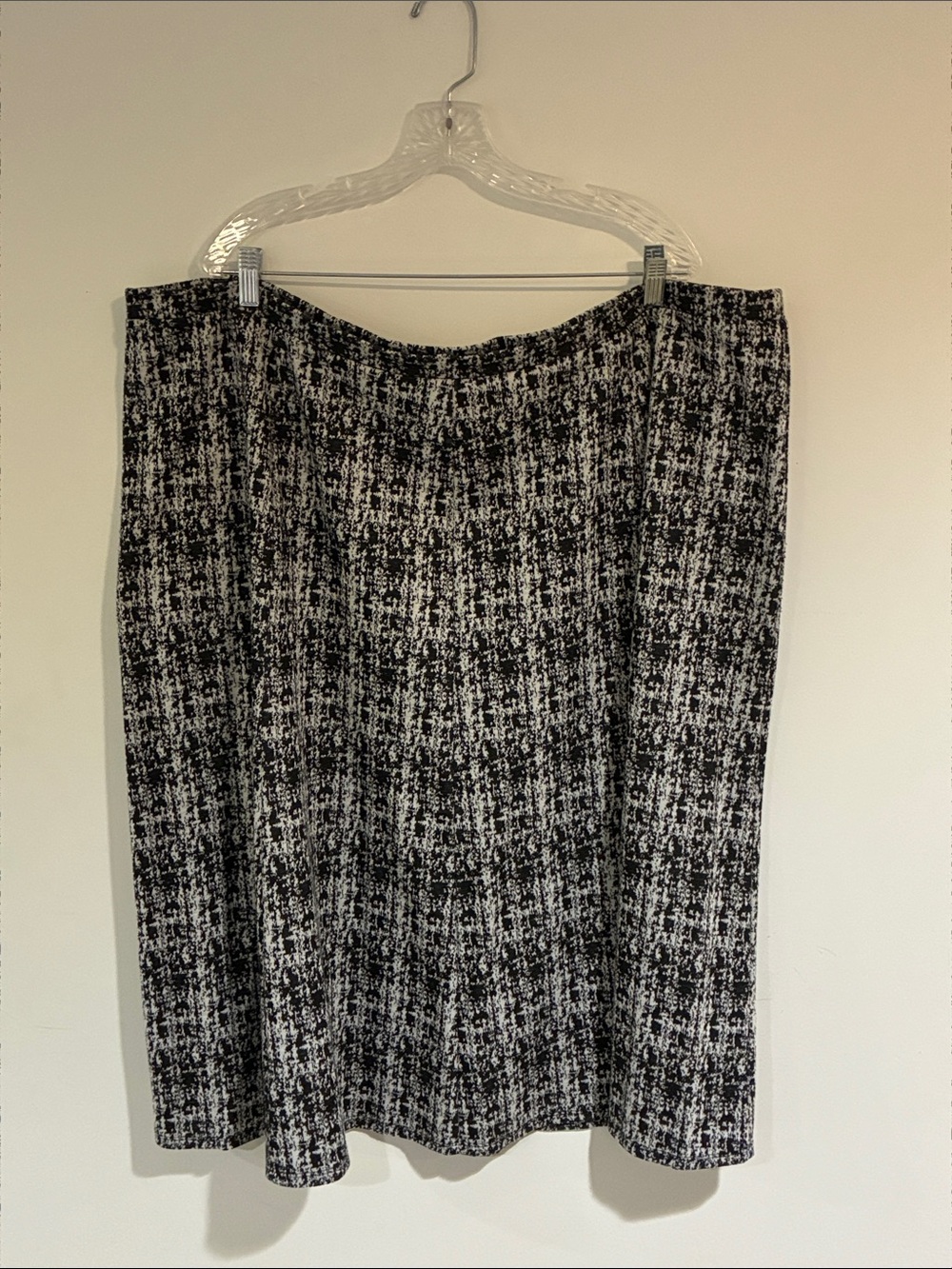 Avenue Black & White Soft Knit A-Line Skirt